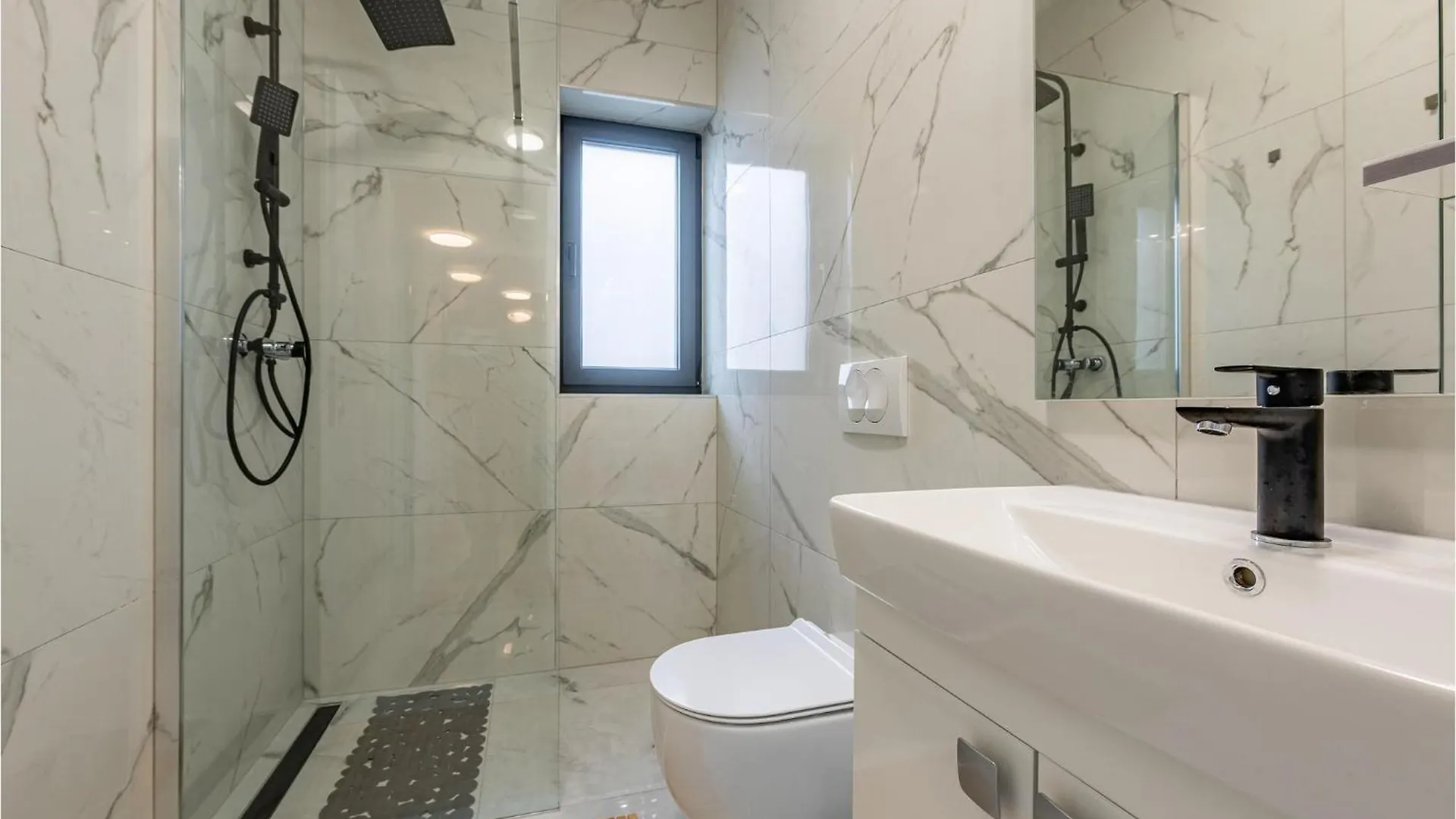 Pet Friendly Apartment In Vir With Wifi 0*,